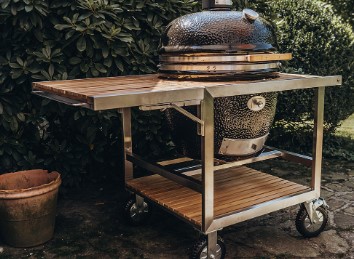 Barbecue au charbon de bois avec chariot de couleur rouge Monolith LeChef Pro-series 2.0