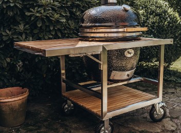 Barbecue au charbon de bois sans chariot de couleur noir Monolith LeChef Pro-series 2.0