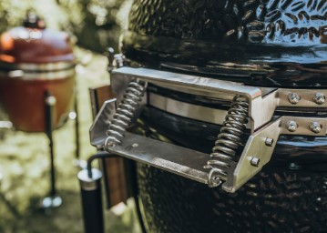 Barbecue au charbon de bois sans chariot Monolith Classic Pro serie 2.0 rouge