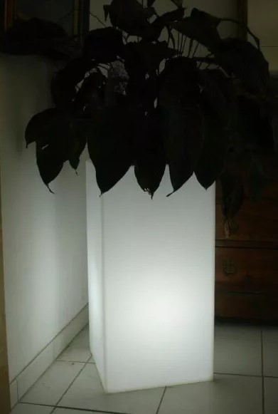 Jardiniere lumineuse hole l 35x35 x h 110 blanc translucide + eclairage filaire blanc - ROTOMOD belami
