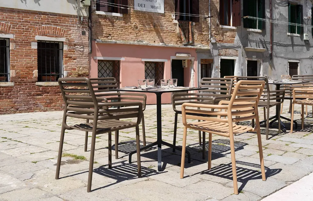 Doga Armchair Nardi en terrasse – ambiance de collection, plusieurs coloris