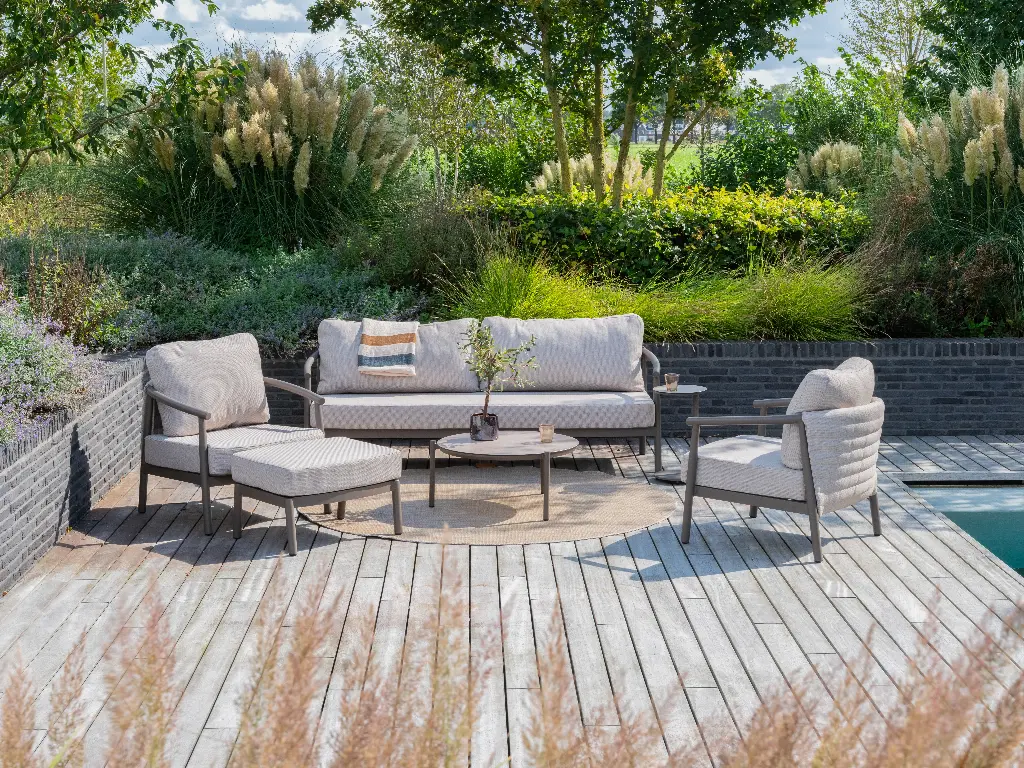 [4SO-91804] Salon de jardin Barolo TASTE by 4 Seasons Outdoor – canapé + fauteuils aluminium terre | Leroy Gauthier