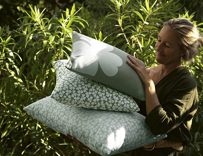 [FERMOB - 274282] Coussin d'extérieur FERMOB - 44x30 cm - TREFLE couleur: cactus, COUSSIN, CACTUS, COLOR MIX, 2746826