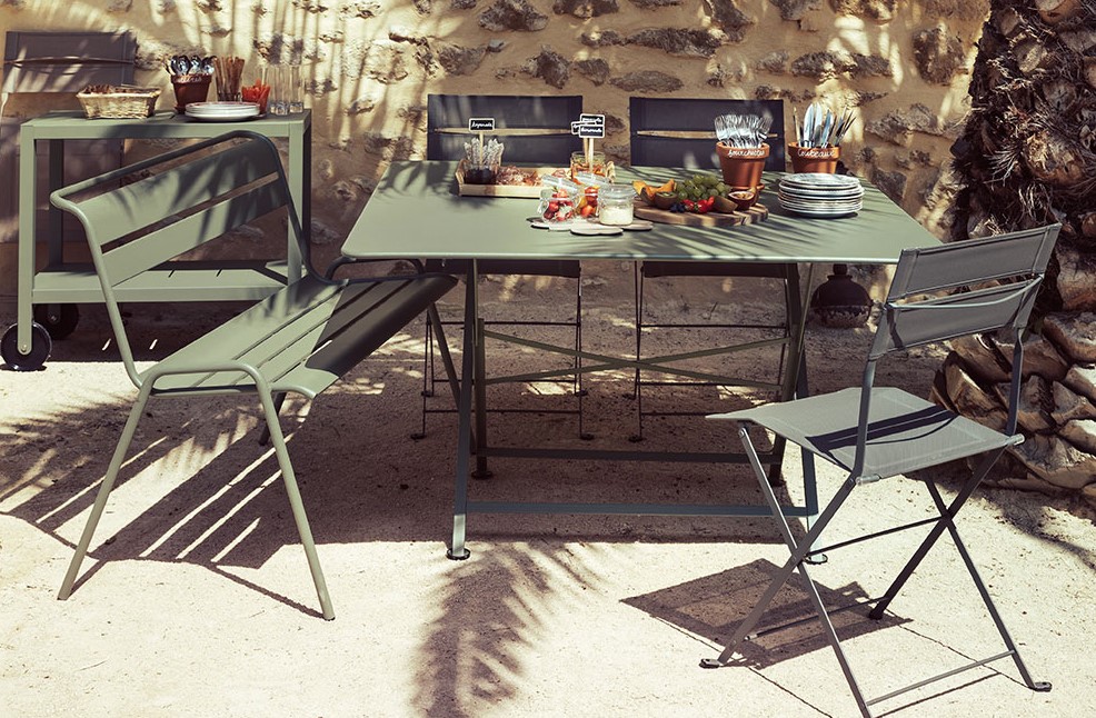 [FERMOB - CARACTERE] Ensemble de jardin Fermob CARACTÈRE & LATITUDE – Table 128x128 cm + 4 chaises | Couleur Cactus