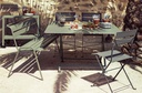 Ensemble de jardin Fermob CARACTÈRE & LATITUDE – Table 128x128 cm + 4 chaises | Couleur Cactus