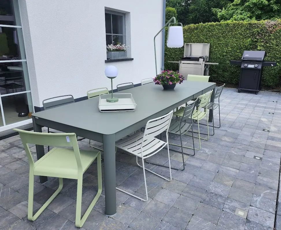 Ensemble de jardin en aluminium et acier - RIBAMBELLE romarin- avec 8 chaises SUPRISING - FERMOB 
