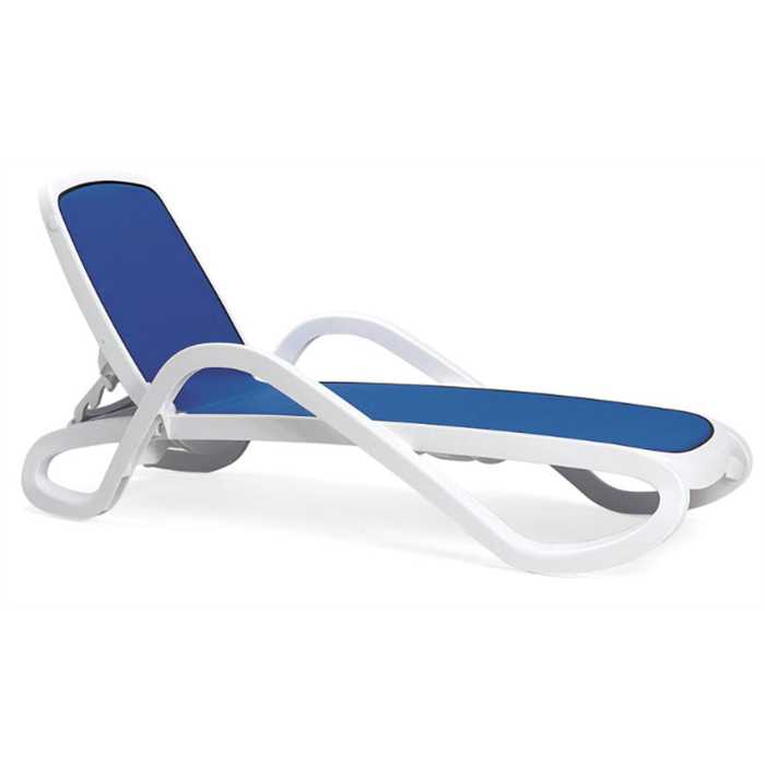 Transat Alfa Nardi blanc & bleu – Bain de soleil réglable avec accoudoirs