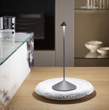 [OUTR-PINA ANTHRA] Lampe de table PINA de Zafferano couleur anthracite